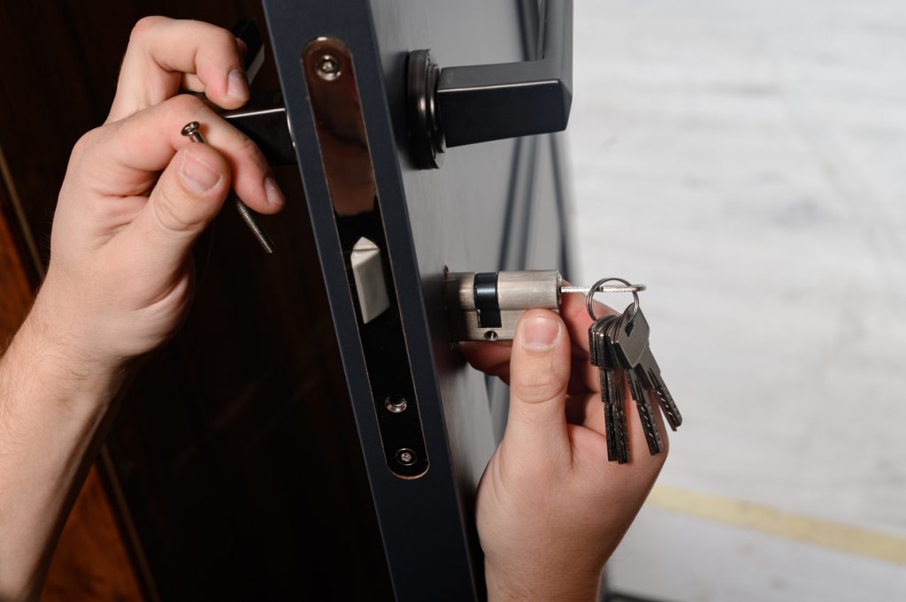 How much does it cost to replace locks on a home?